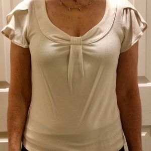 Women’s white shirt sleeve v-neck